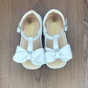 Toke Kids White Bow Sandals Sz 7C Leather T-Strap Dress Shoes EU 23